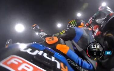 Moto2, Marini a terra all'ultima curva. VIDEO