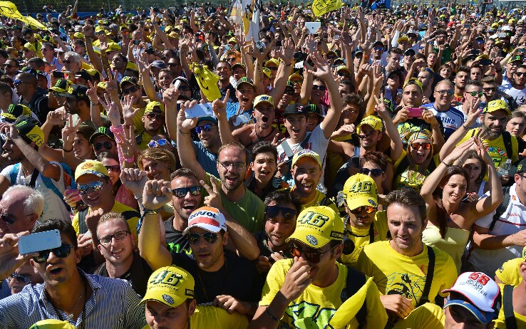 I tifosi di Valentino Rossi, la "marea gialla" a Misano