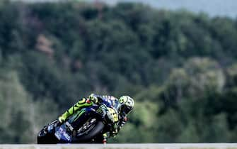 epa07756399 Valentino Rossi of Monster Energy Yamaha MotoGP Team in action during the Motogp race of the Motorcycling Grand Prix of the Czech Republic at Masaryk circuit in Brno, Czech Republic, 04 August 2019.  EPA/MARTIN DIVISEK