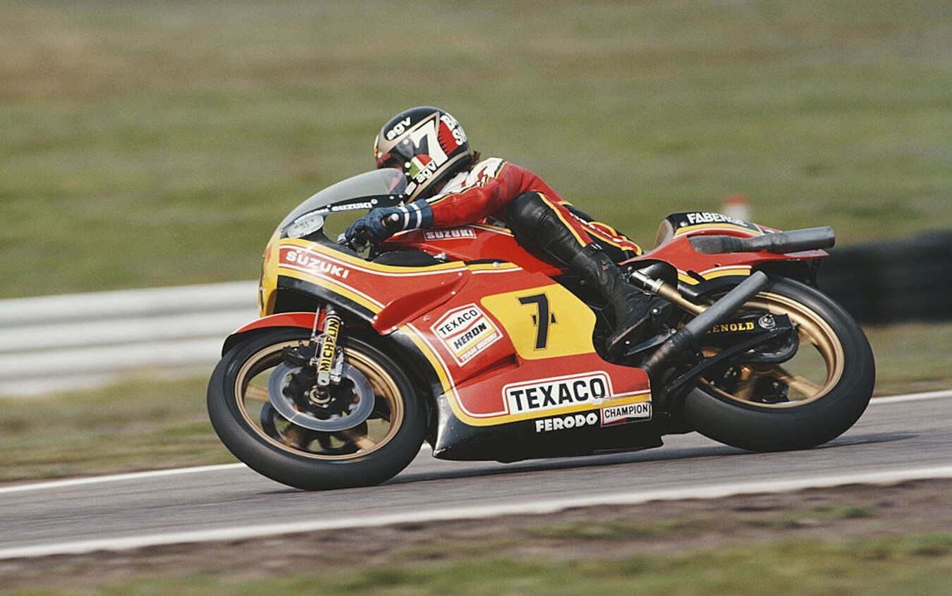 Barry Sheene, primo al traguardo in Svezia nella classe 500 Barry Sheene, primo al traguardo in Svezia nella classe 500