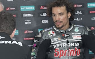 KUALA LUMPUR, MALAYSIA - FEBRUARY 09:  Franco Morbidelli of Italy and Petronas Yamaha SRT speaks with mechanics in box during the MotoGP Pre-Season Tests at Sepang Circuit on February 09, 2020 in Kuala Lumpur, Malaysia.  (Photo by Mirco Lazzari gp/Getty Images)