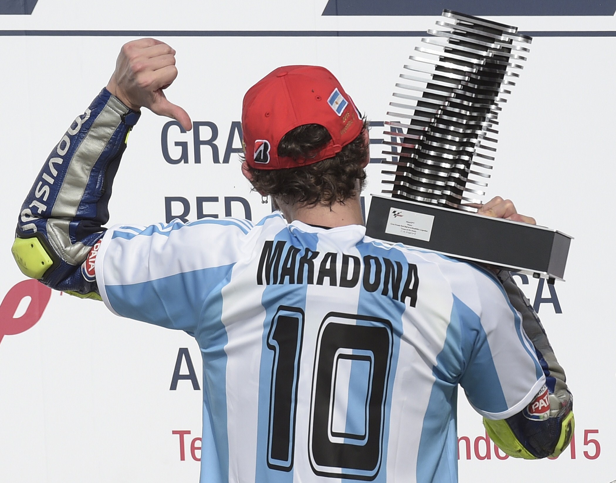Rossi sul podio del GP Argentina dopo aver vinto la gara del 19 aprile 2015