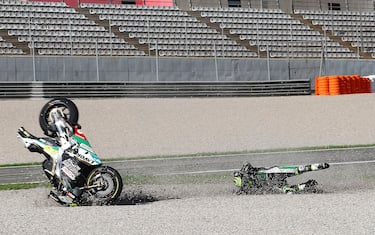 VALENCIA CIRCUIT RICARDO TORMO, SPAIN - NOVEMBER 08: Cal Crutchlow, Team LCR Honda crash during the Valencia GP at Valencia Circuit Ricardo Tormo on November 08, 2020 in Valencia Circuit Ricardo Tormo, Spain. (Photo by Gold and Goose / LAT Images)