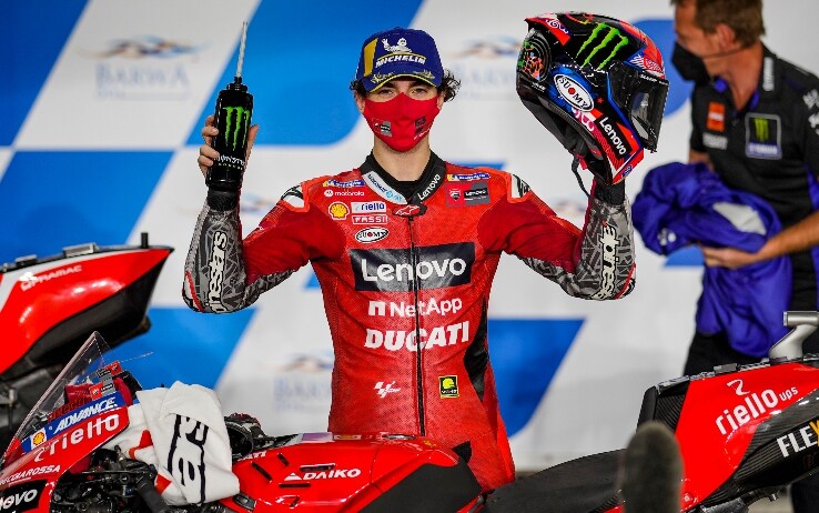 Pecco Bagnaia esulta per il primo podio conquistato con la Ducati ufficiale