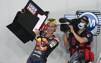 LOSAIL INTERNATIONAL CIRCUIT, QATAR - APRIL 04: Race winner Pedro Acosta, Red Bull KTM Ajo at Losail International Circuit on Sunday April 04, 2021 in Losail, Qatar. (Photo by Gold and Goose / LAT Images)