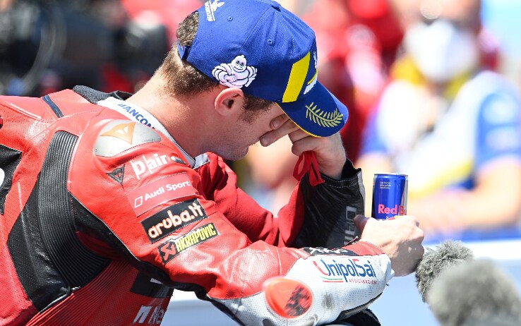 Jack Miller si commuove al parco chiuso dopo la vittoria a Jerez