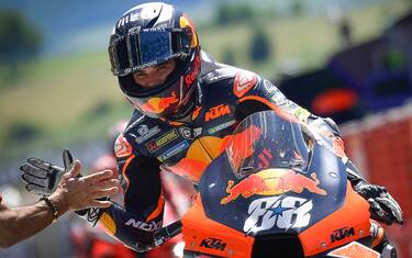 Oliveira da sogno, Diablo a petto nudo: che show!