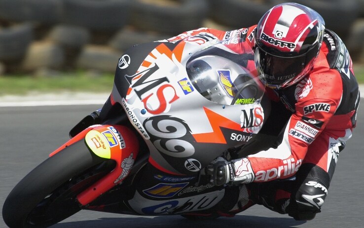 28 ottobre 2000. Jeremy McWilliams conquista la pole a Phillip Island nella classe 500