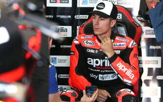 SPAIN MOTORCYCLING GRAND PRIX epa09459726 Spanish MotoGP rider Maverick Vinales of Aprilia Racing Team Gresini reacts during a practice session at Motorland Alcaniz circuit in Alcaniz, Teruel, northern Spain, 10 September 2021. The Motorcycling Grand Prix of Aragon will be held on 12 September 2021. EPA/Javier Cebollada