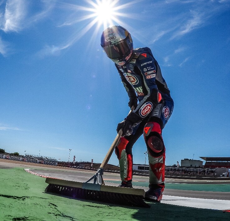 Toprak Razgatlioglu dopo la vittoria in Gara-1 a Portimao