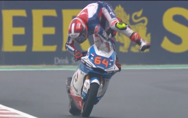 Moto2, a Misano Bendsneyder come al Rodeo: nelle Libere salvataggio spettacolare. VIDEO