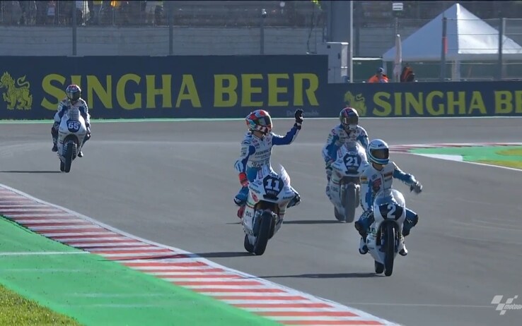 I 4 piloti, guidati dal figlio di Fausto, Luca, in sella alla Garelli del 1985 in pista a Misano per il giro d'onore