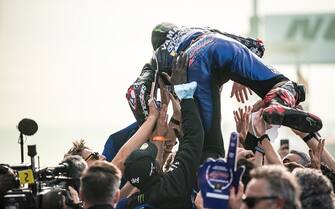 MISANO ADRIATICO, ITALY - OCTOBER 24: Fabio Quartararo of France and Monster Energy Yamaha MotoGP celebrates with his team during the race of the MotoGP Gran Premio Nolan del Made in Italy e dell'Emilia-Romagna at Misano World Circuit on October 24, 2021 in Misano Adriatico, Italy. (Photo by Steve Wobser/Getty Images)