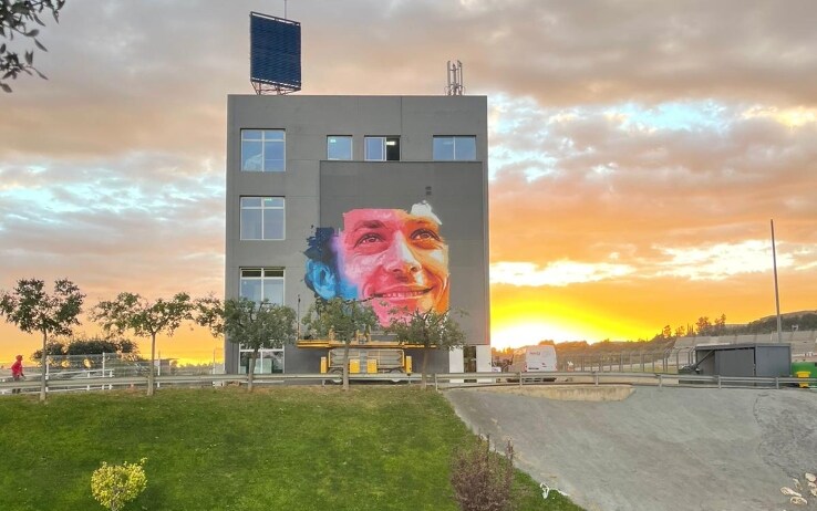 Il murale dedicato a Valentino Rossi nel circuito Ricardo Tormo di Valencia
