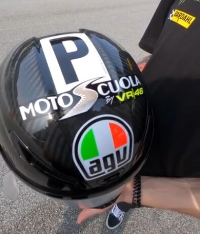 MotoGP, Bezzecchi (VR46 Racing Team) presenta il nuovo casco con cui  affronterà i test. FOTO-VIDEO | Sky Sport