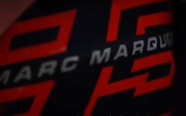 "Less is more": il nuovo casco di Marquez. VIDEO