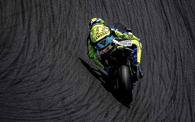 Valentino Rossi, divertimento a Misano: eccolo di nuovo in pista. FOTO | Sky  Sport