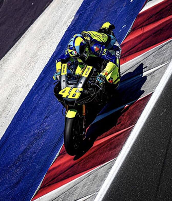 Valentino Rossi, divertimento a Misano: eccolo di nuovo in pista. FOTO |  Sky Sport