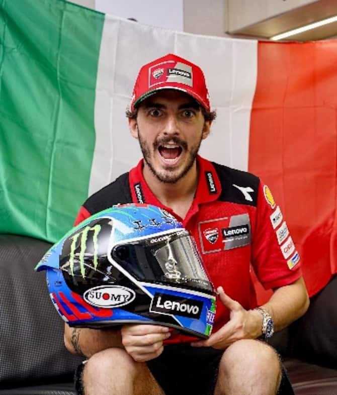 Bagnaia, al Mugello casco dedicato alle Frecce Tricolori. FOTO | Sky Sport