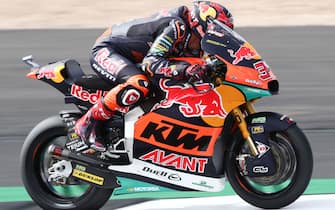SILVERSTONE CIRCUIT, UNITED KINGDOM - AUGUST 05: Augusto Fernandez, Red Bull KTM Ajo at Silverstone Circuit on Friday August 05, 2022 in Northamptonshire, United Kingdom. (Photo by Gold and Goose / LAT Images)