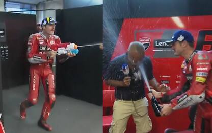 Miller, show nel box Ducati con un fucile ad acqua