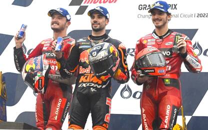 Oliveira trionfa su bagnato. 2° Miller, 3° Bagnaia