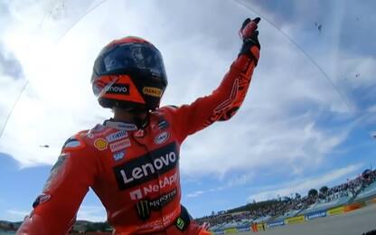 Gara sprint, vince Pecco. Frattura per Bastianini
