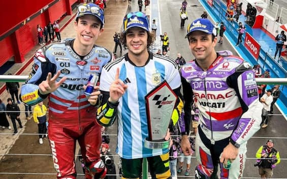 MotoGP, GP de Argentina: primera victoria de Bezzecchi, caída de Bagnaia.  REFLEJOS