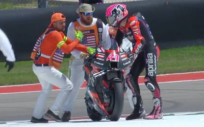Aleix Espargaró cade: "Problema con l'abbassatore"