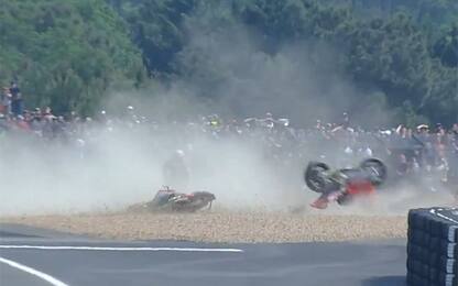 Le Mans, pauroso incidente a tre in Moto2. VIDEO