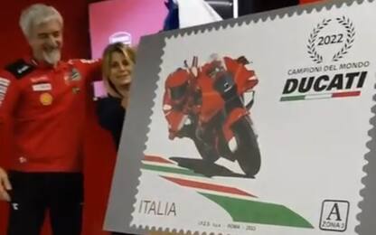 Ducati, il francobollo che celebra il titolo 2022