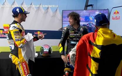 Bagnaia e Bezzecchi, siparietto nel retropodio