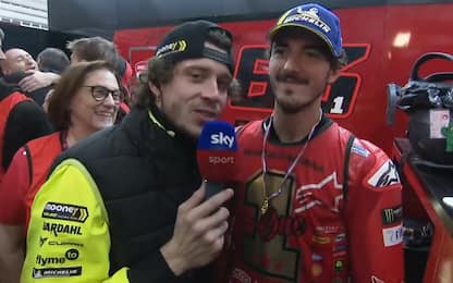 Bezzecchi si improvvisa giornalista nel box Ducati