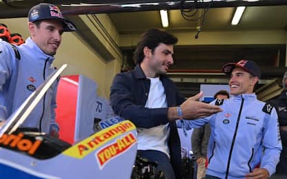 Sainz a Jerez: visita al box Gresini dei Marquez