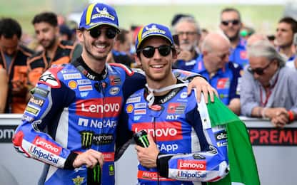 Bagnaia-Bastianini, quando l'azzurro diventa magia