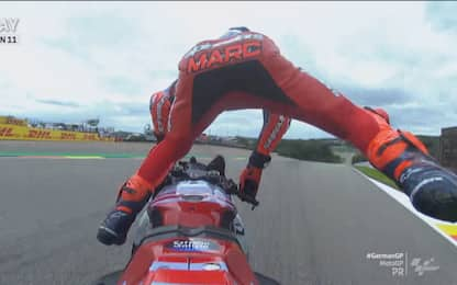 La FOTOSEQUENZA del pauroso highside di Marquez