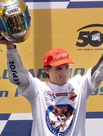 Spanish driver Alex Criville of the Honda team celebrates after he was crowned world 500cc champion 24 October 1999 during the Brazilian Grand Prix in Rio de Janeiro. AFP PHOTO (Photo by VANDERLEI ALMEIDA / AFP)        (Photo credit should read VANDERLEI ALMEIDA/AFP via Getty Images)