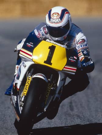 (GERMANY OUT)   Der Motorradsportler Wayne Gardner aus Australien fährt für das Team Rothmans-Honda in der 500ccm-Klasse. 
 
Aufgenommen 1987.   (Photo by Frank Ossenbrink/ullstein bild via Getty Images)
