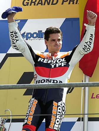 AFP NTS01 - 20000514 - LE MANS, SARTHE, FRANCE : Spaniard Alex Criville salutes on the podium after winning the Moto French Grand Prix in the 500cc category, Sunday 14 May 2000 in Le Mans.
EPA PHOTO AFP/FRANK PERRY/fp-jm-al