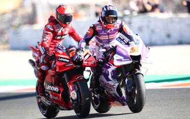 Pecco fa anche il "tassista": passaggio a Zarco