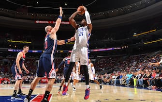 PHILADELPHIA, PA - OCTOBER 6:  Joel Embiid #21 of the Philadelphia 76ers shoots the ball against the Washington Wizards in a preseason game on October 6, 2016 at Wells Fargo Center in Philadelphia, Pennsylvania. NOTE TO USER: User expressly acknowledges and agrees that, by downloading and or using this photograph, User is consenting to the terms and conditions of the Getty Images License Agreement. Mandatory Copyright Notice: Copyright 2016 NBAE (Photo by Jesse D. Garrabrant/NBAE via Getty Images)