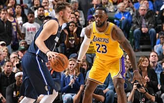 1180763594 DALLAS, TX - NOVEMBER 1: LeBron James #23 of the Los Angeles Lakers guards Luka Doncic #77 of the Dallas Mavericks on November 1, 2019 at the American Airlines Center in Dallas, Texas. NOTE TO USER: User expressly acknowledges and agrees that, by downloading and or using this photograph, User is consenting to the terms and conditions of the Getty Images License Agreement. Mandatory Copyright Notice: Copyright 2019 NBAE (Photo by Glenn James/NBAE via Getty Images)