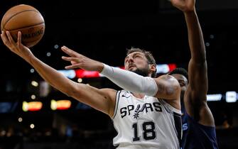 SAN ANTONIO, TX - OCTOBER 18: Marco Belinelli #18 of the San Antonio Spurs shoots around Jaren Jackson Jr. #13 of the Memphis Grizzlies during a preseason NBA game held at the AT&T Center on October 18, 2019 in San Antonio, Texas. The Spurs won 104-91. NOTE TO USER: User expressly acknowledges and agrees that, by downloading and or using this photograph, User is consenting to the terms and conditions of the Getty Images License Agreement.  (Photo by Edward A. Ornelas/Getty Images)
