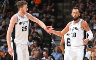 SAN ANTONIO, TX - OCTOBER 23: Marco Belinelli #18 and Jakob Poeltl #25 of the San Antonio Spurs high five against the New York Knicks on October 23, 2019 at the AT&T Center in San Antonio, Texas. NOTE TO USER: User expressly acknowledges and agrees that, by downloading and or using this photograph, user is consenting to the terms and conditions of the Getty Images License Agreement. Mandatory Copyright Notice: Copyright 2019 NBAE (Photos by Garrett Ellwood/NBAE via Getty Images)