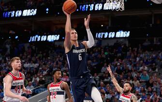DALLAS, TEXAS - OCTOBER 23: Kristaps Porzingis #6 of the Dallas Mavericks drives to the basket against Admiral Schofield #1 of the Washington Wizards in the fourth quarter at American Airlines Center on October 23, 2019 in Dallas, Texas. NOTE TO USER: User expressly acknowledges and agrees that, by downloading and or using this photograph, User is consenting to the terms and conditions of the Getty Images License Agreement.
 (Photo by Tom Pennington/Getty Images)