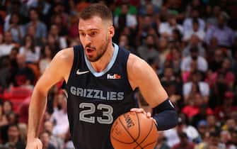 MIAMI, FL - OCTOBER 23: Marko Guduric #23 of the Memphis Grizzlies handles the ball against the Miami Heat on October 23, 2019 at American Airlines Arena in Miami, Florida. NOTE TO USER: User expressly acknowledges and agrees that, by downloading and or using this Photograph, user is consenting to the terms and conditions of the Getty Images License Agreement. Mandatory Copyright Notice: Copyright 2019 NBAE (Photo by Issac Baldizon/NBAE via Getty Images)