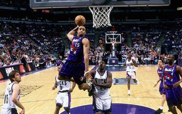 MILWAUKEE, WI - 1999:  Vince Carter #15 of the Toronto Raptors soars for a dunk during a 1999 NBA game against the Milwaukee Bucks at the Bradley Center in Milwaukee, Wisconsin. NOTE TO USER: User expressly acknowledges that, by downloading and or using this photograph, User is consenting to the terms and conditions of the Getty Images License agreement. Mandatory Copyright Notice: Copyright 1999 NBAE (Photo by Gary Dineen/NBAE via Getty Images)