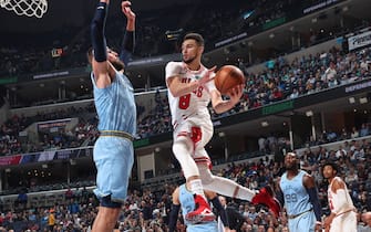 MEMPHIS, TN - OCTOBER 25: Zach LaVine #8 of the Chicago Bulls shoots the ball against the Chicago Bulls on October 25, 2019 at FedExForum in Memphis, Tennessee. NOTE TO USER: User expressly acknowledges and agrees that, by downloading and or using this photograph, User is consenting to the terms and conditions of the Getty Images License Agreement. Mandatory Copyright Notice: Copyright 2019 NBAE (Photo by Joe Murphy/NBAE via Getty Images)