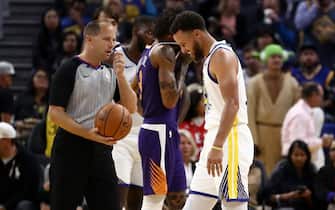 SAN FRANCISCO, CALIFORNIA - OCTOBER 30:  Stephen Curry #30 of the Golden State Warriors grimaces after he was injured in the second half of their game against the Phoenix Suns at Chase Center on October 30, 2019 in San Francisco, California.  NOTE TO USER: User expressly acknowledges and agrees that, by downloading and or using this photograph, User is consenting to the terms and conditions of the Getty Images License Agreement. (Photo by Ezra Shaw/Getty Images)