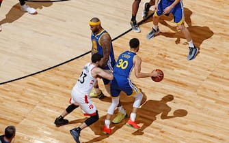 TORONTO, CANADA - JUNE 02:  Stephen Curry #30 of the Golden State Warriors dribbles the ball around a screen against the Toronto Raptors during Game Two of the NBA Finals on June 2, 2019 at Scotiabank Arena in Toronto, Ontario, Canada. NOTE TO USER: User expressly acknowledges and agrees that, by downloading and/or using this photograph, user is consenting to the terms and conditions of the Getty Images License Agreement. Mandatory Copyright Notice: Copyright 2019 NBAE (Photo by Mark Blinch/NBAE via Getty Images)